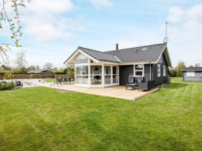 Enchanting Holiday Home in V ggerl se with Terrace, Bogø By